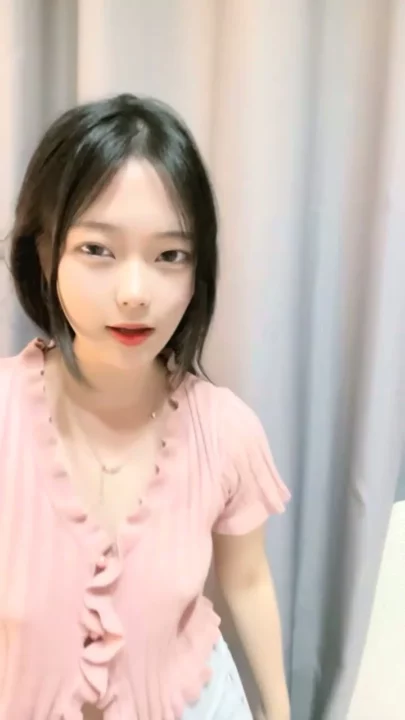 Petite Asian Solo Toy Play — Intimate POV Masturbation in Lingerie のスクリーンショット 1