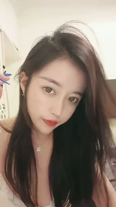 Lingerie-Clad Japanese Amateur Goes Solo — Full Face Visible in POV Masturbation のスクリーンショット 4