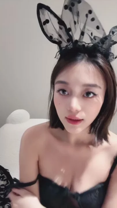 Petite Asian Solo Play — Black Lace & Bunny Ears in POV Masturbation Scene のスクリーンショット 29