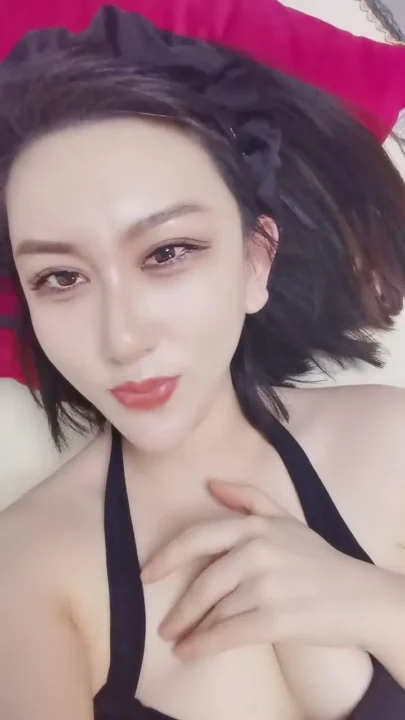 Lingerie-Clad Asian Amateur with Curves — Solo Tease Featuring Satin Bonnet のスクリーンショット 12