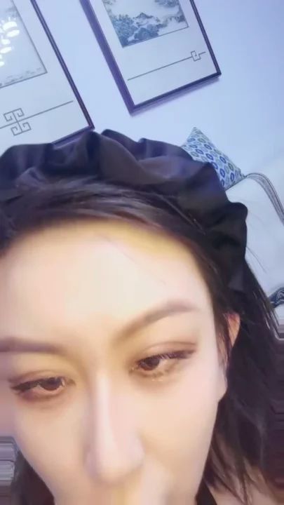 Lingerie-Clad Asian Amateur with Curves — Solo Tease Featuring Satin Bonnet のスクリーンショット 4