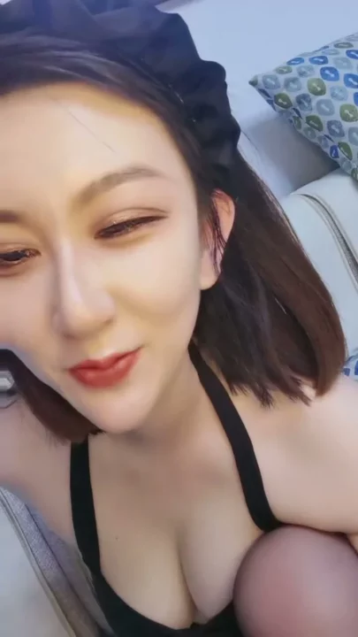 Lingerie-Clad Asian Amateur with Curves — Solo Tease Featuring Satin Bonnet のスクリーンショット 7