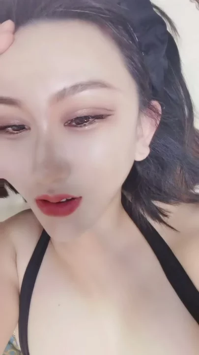 Lingerie-Clad Asian Amateur with Curves — Solo Tease Featuring Satin Bonnet のスクリーンショット 9