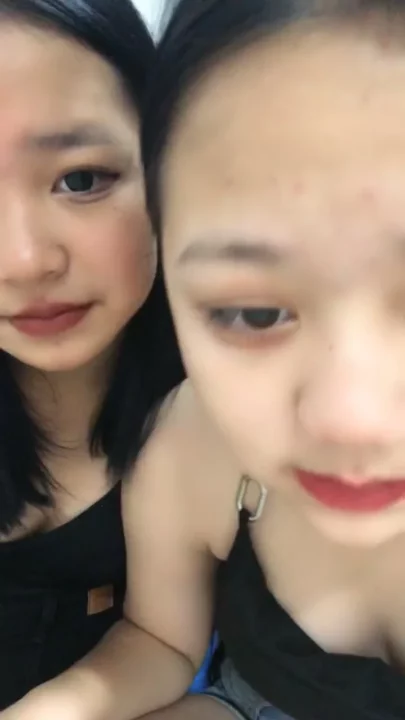 East Asian Amateur Pair in Revealing Lingerie — First Time on Camera with Vibrator Action のスクリーンショット 2