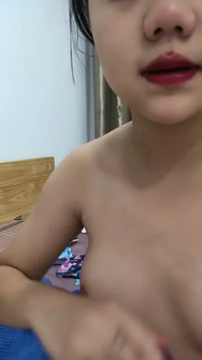 East Asian Amateur Pair in Revealing Lingerie — First Time on Camera with Vibrator Action のスクリーンショット 3