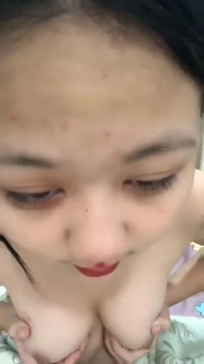 East Asian Amateur Pair in Revealing Lingerie — First Time on Camera with Vibrator Action のスクリーンショット 5