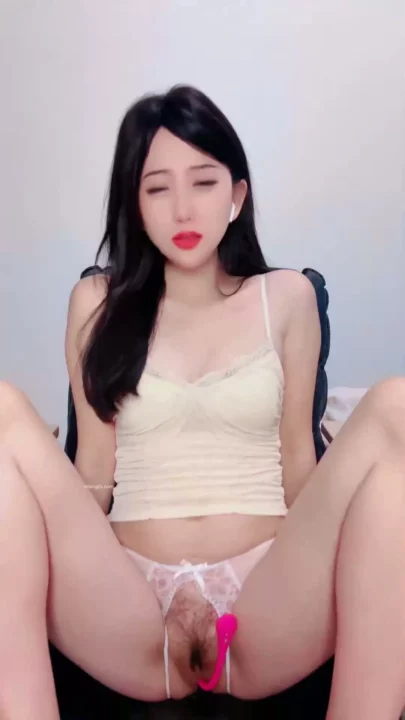 Screenshot 17 from Glasses-Wearing Asian Solo Play with Vibrator — Raw FC2-Style Stream #125224