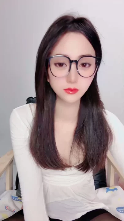 Screenshot 4 from Glasses-Wearing Asian Solo Play with Vibrator — Raw FC2-Style Stream #125224