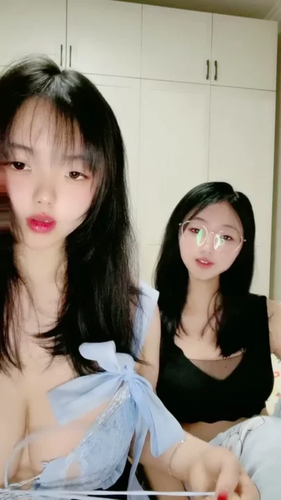 Petite Asian Solo — Uncensored Bedroom Masturbation on Cam