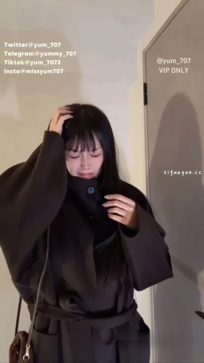 Nurse Cosplay POV — Asian Escort in Lingerie Reveals Face During Amateur Shoot のスクリーンショット 8