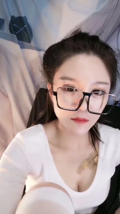 Screenshot 5 from Masked Glasses Cutie Toy Play — FC2 PPV Raw POV [FC2-PPV-993673]