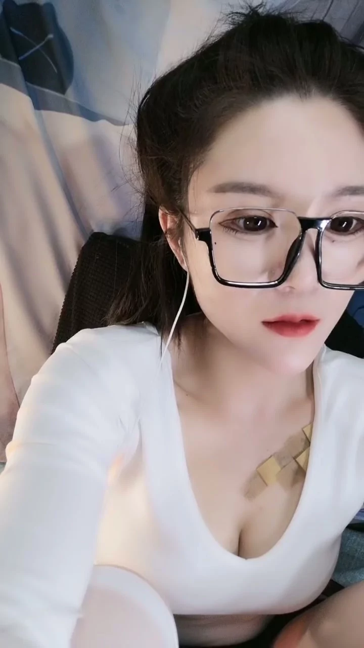 Play video: Masked Glasses Cutie Toy Play — FC2 PPV Raw POV [FC2-PPV-993673]