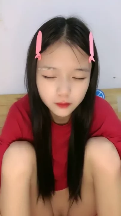 Screenshot 6 from Red Crop Top Tease — Petite Japanese Amateur Solo Gap Moe