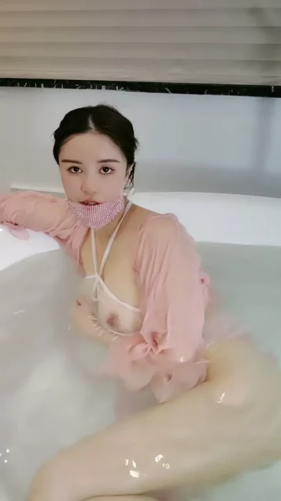 Screenshot 8 from FC2-PPV-67694: Masked Amateur Plays Solo in Steamy Hotel Bathtub & Bed Scenes