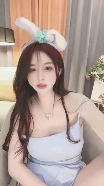 Screenshot 3 from Amateur Livestream Leak — Petite Asian in Blue Lingerie Shows Face