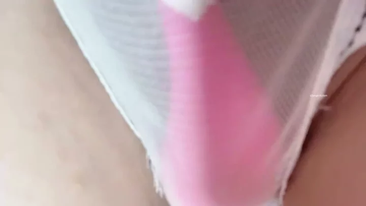 Uncensored Japanese POV — Petite Asian Babe Uses Pink Toy with Hidden Partner のスクリーンショット 1