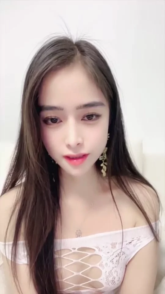 Play video: Sensual Japanese Solo Tease — Off-Shoulder Lace Top with Full Face Reveal