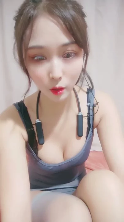 Asian Amateur Lingerie Solo Session — Uncensored POV Closeups on Pink Bed