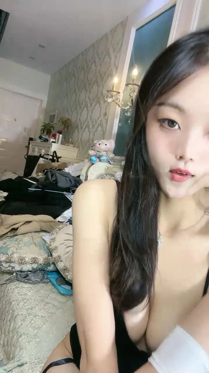 動画を再生:Raw JAV POV — Black Lingerie Anal Session with Intense Creampie Finish