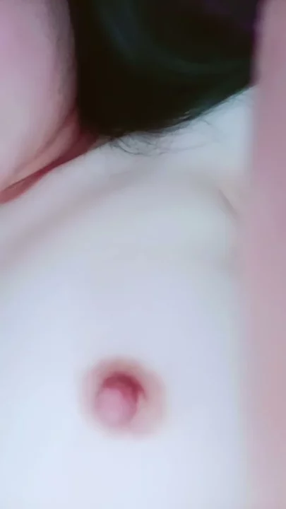 Amateur Creampie POV — Slim Asian Sensation Teases in Black Lingerie Before Fucking のスクリーンショット 13